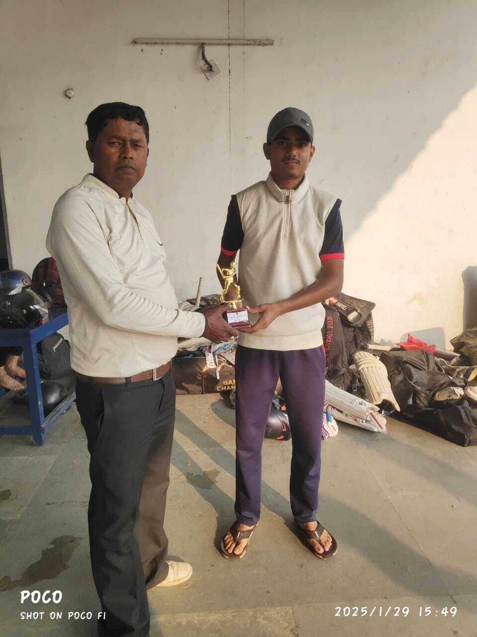 Jsca b division league: जुगसलाई क्रिकेट क्लब ने टाटा सेरसा को तीन विकेट से हराया