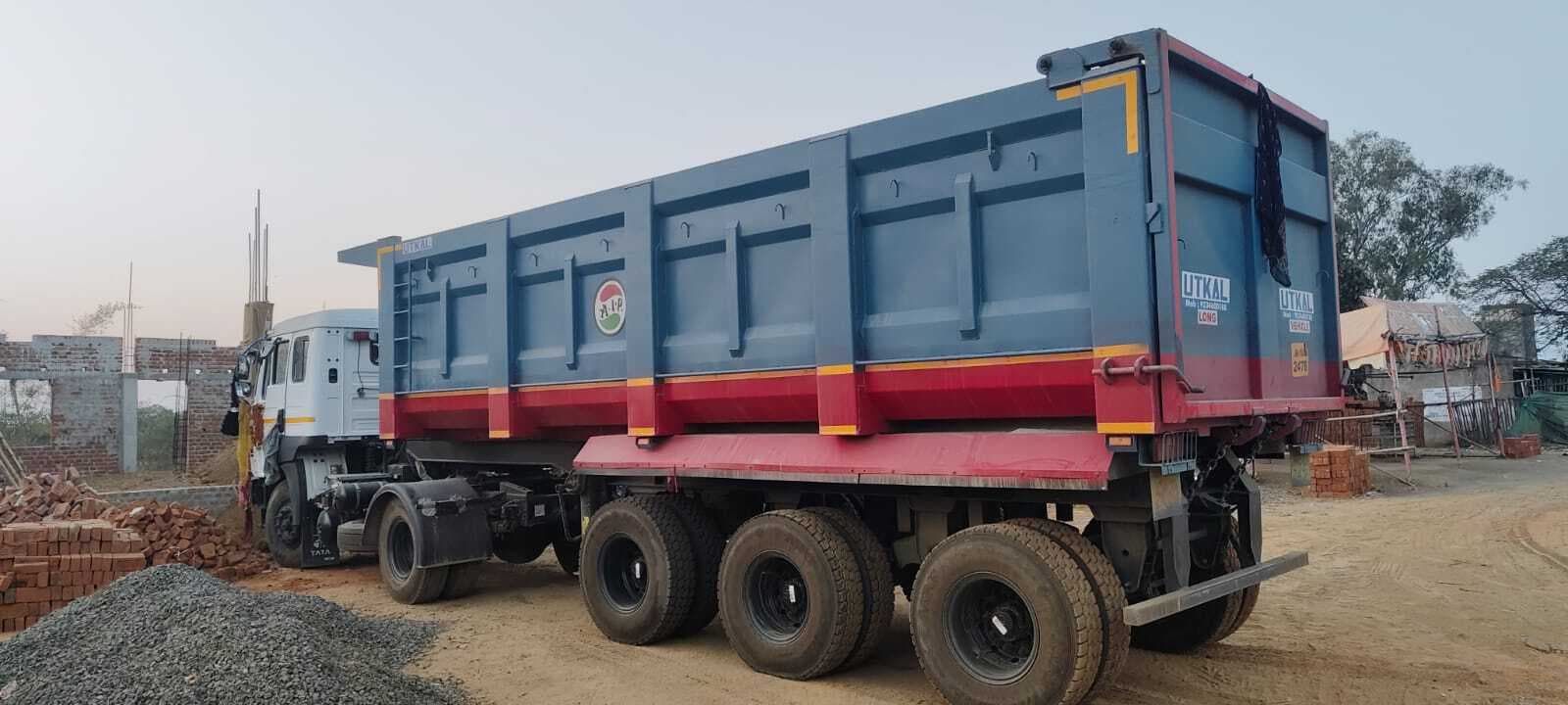 पुलिस ने पत्थर लदे हाइवा को किया जब्त