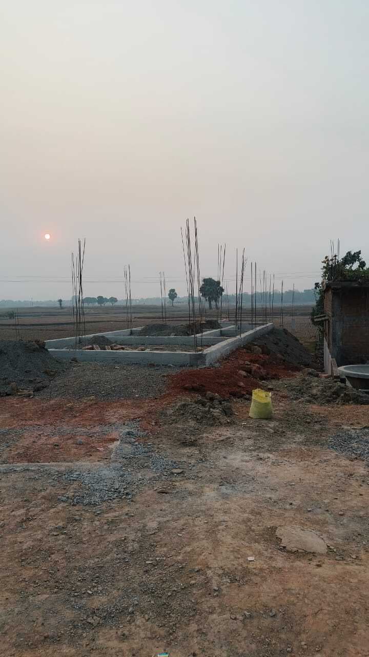 अबुआ आवास योजना के लिए जरूरतमंद लगा रहे हैं पंचायत भवन का चक्कर और पंसस पति ने अपने नाम ले लिया आवास