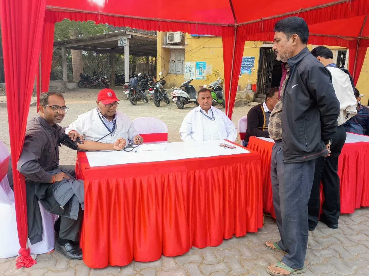 Jamshedpur news.चालक-खलासी समेत 380 लोगों ने करायी स्वास्थ्य जांच