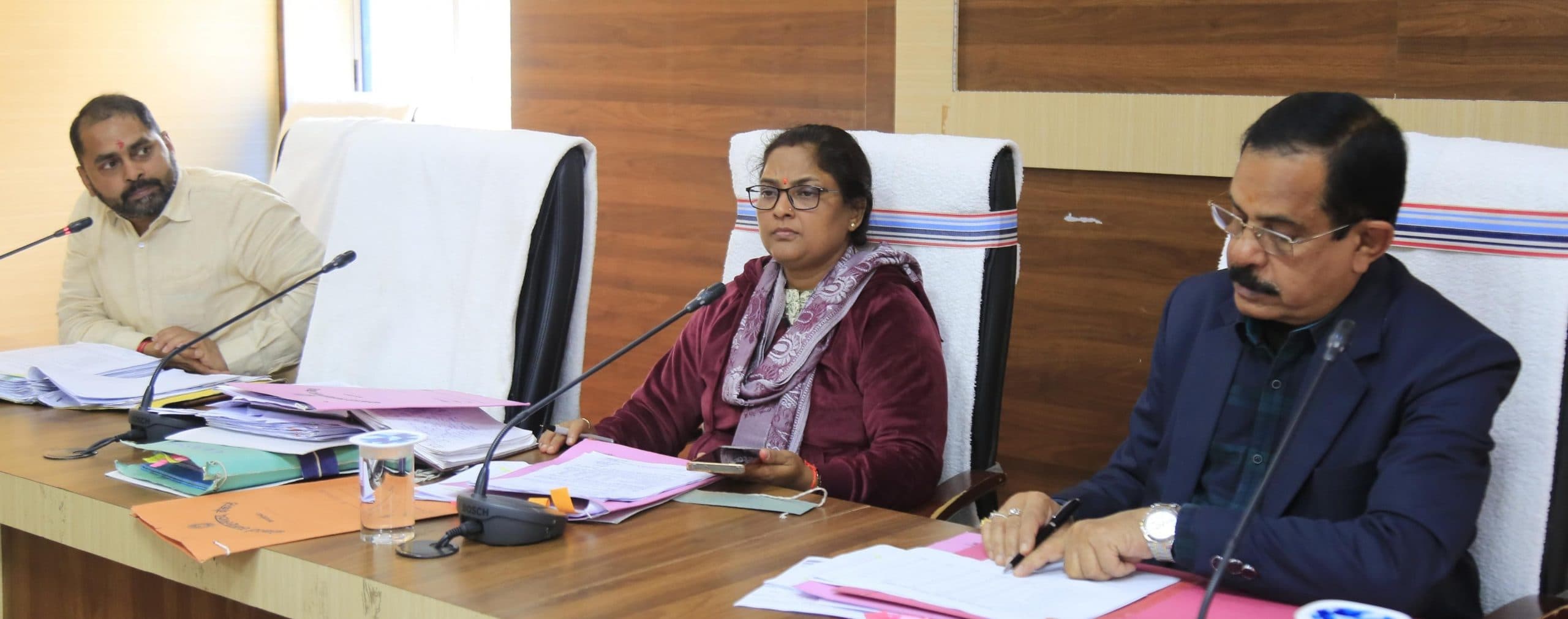 Bokaro News : अभिभावकों की सहमति से अति कुपोषित दो बच्चों को गोद लें पर्यवेक्षिका : डीडीसी