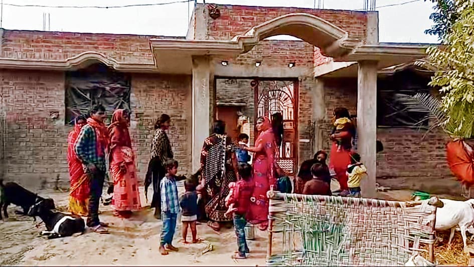 Gopalganj News  : महाकुंभ में चार परिवारों को अपनों के खाेने का मलाल, लापता लोगों की तलाश जारी