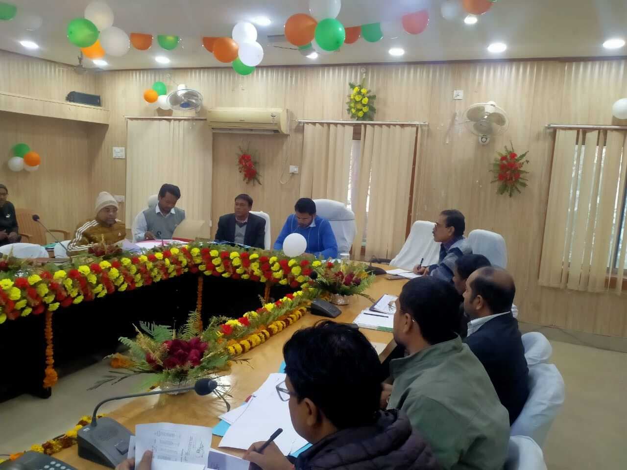 Madhubani News : समय से राजस्व वसूली सुनिश्चित करें अधिकारी