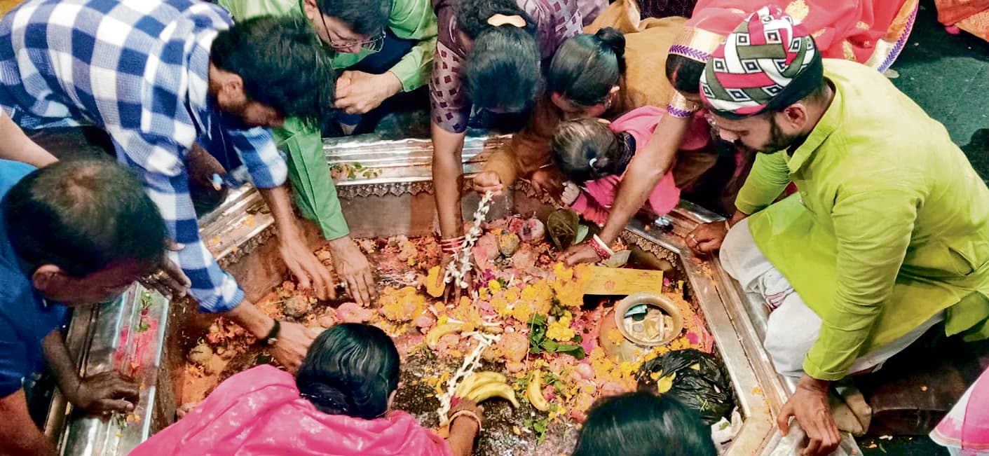 Gaya News : 10 हजार से अधिक श्रद्धालुओं ने विष्णुपद में की पूजा-अर्चना