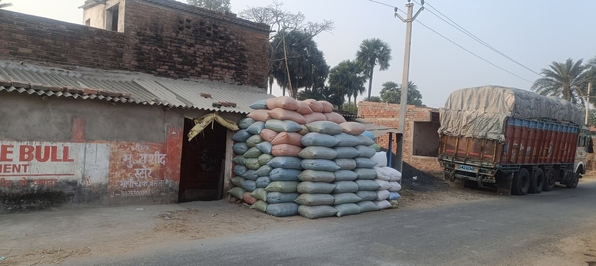 धान व्यापारी के बाइक की डिक्की से उचक्कों ने उड़ाये तीन लाख रुपये