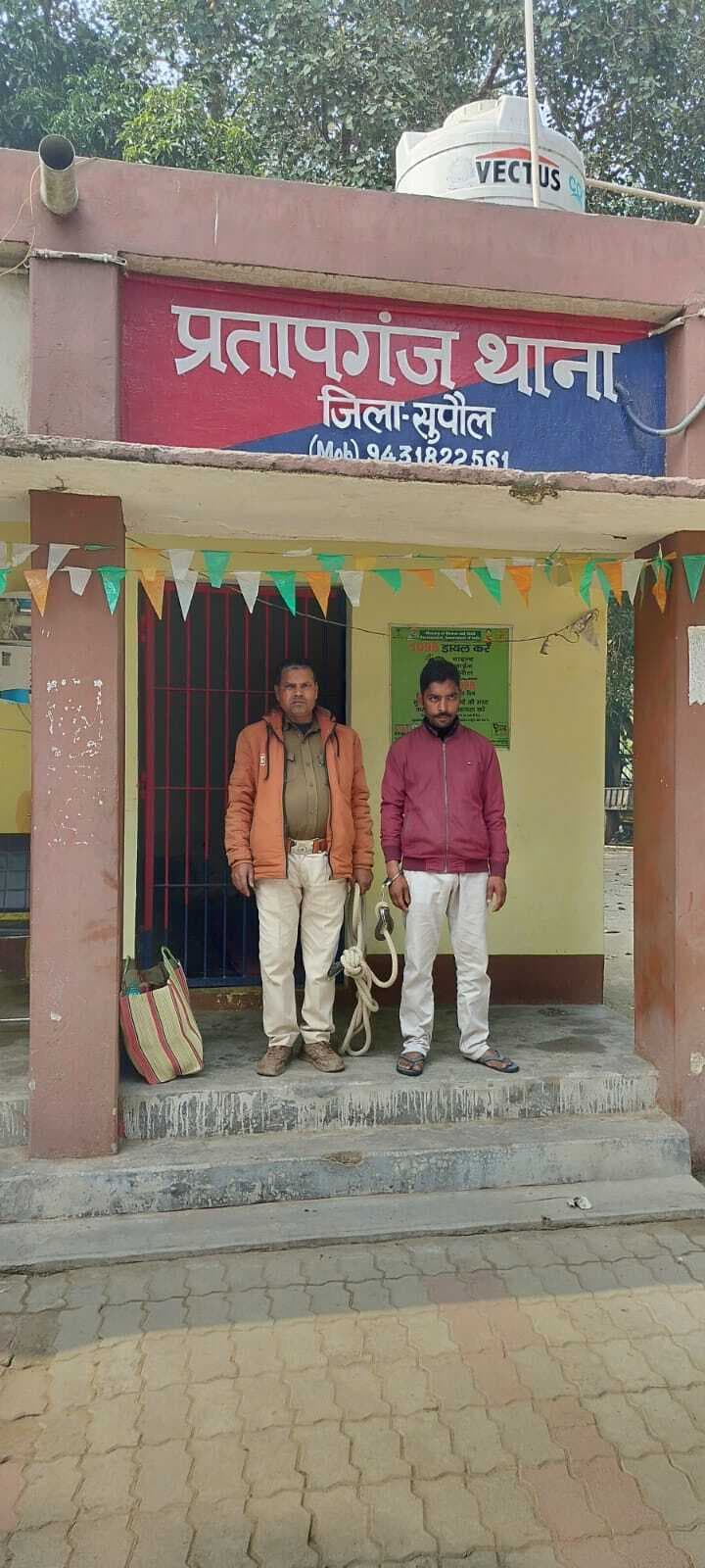 31 लीटर शराब के साथ तस्कर गिरफ्तार