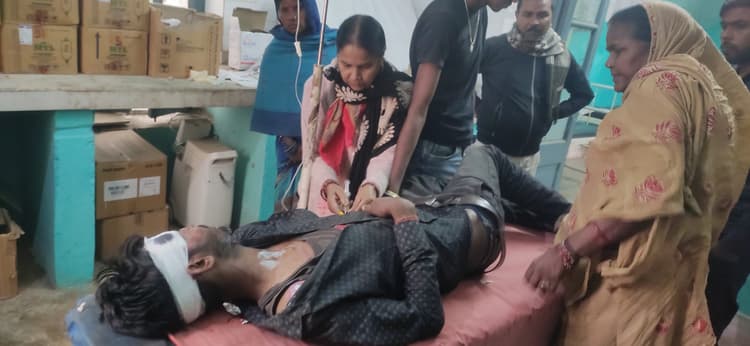ऑटो पलटने से मां-बेटी समेत एक ही परिवार के तीन घायल, रेफर