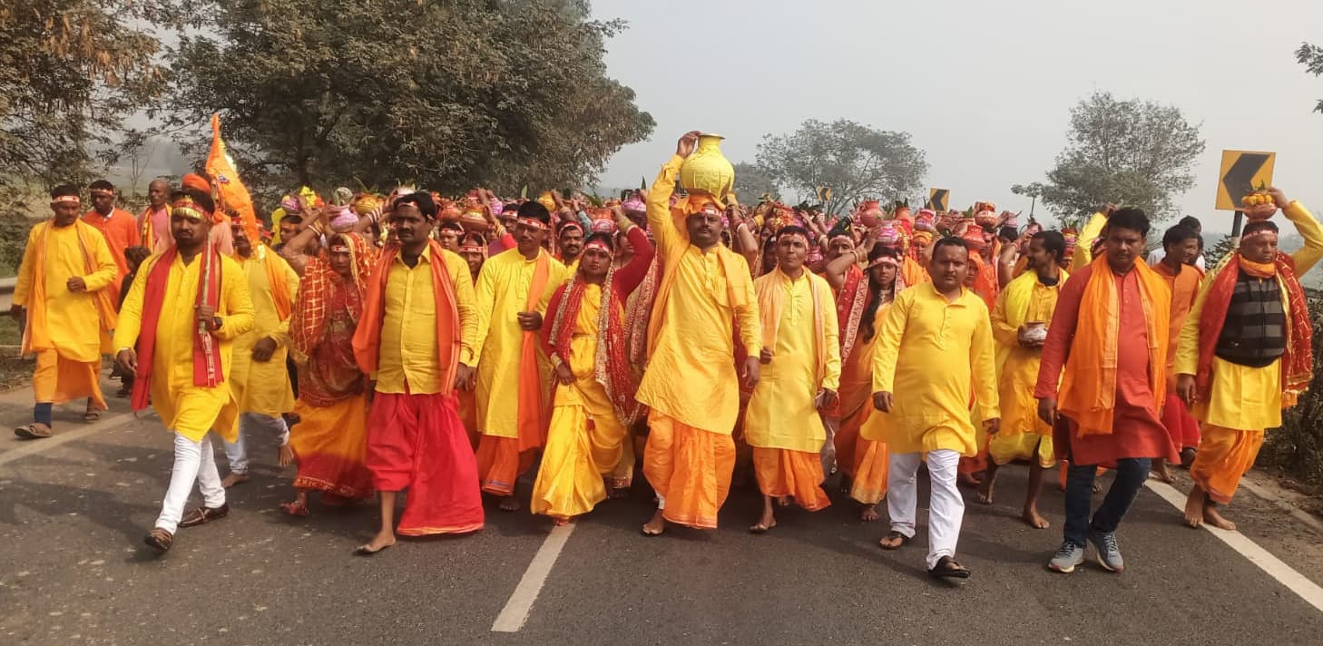 महाकालेश्वरनाथ शिवमंदिर में प्राणप्रतिष्ठा को लेकर निकाली गई भव्य कलशयात्रा