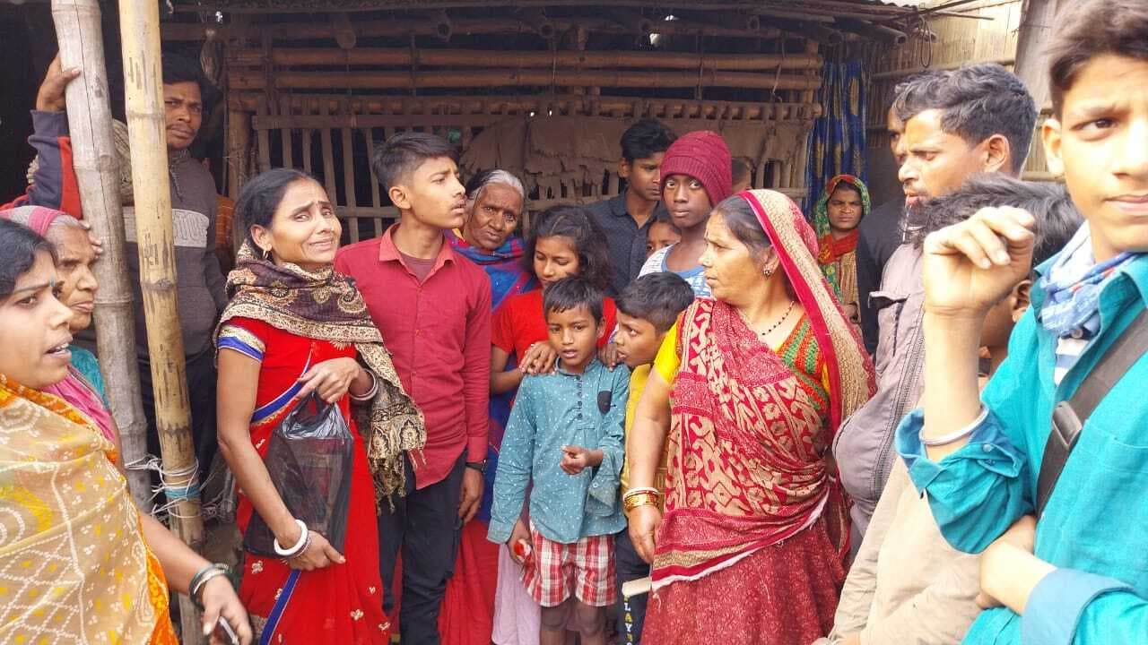 पैसा छीनकर भाग रहे झपट्टमार को लोगों ने पकड़ा