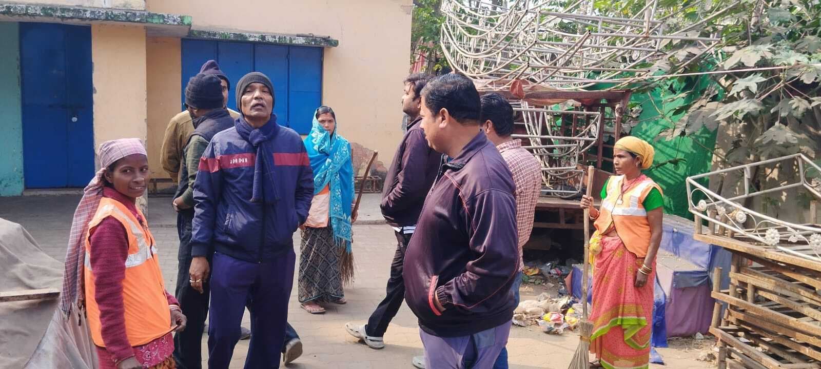 Jamshedpur news. कदमा में 72 के स्थान पर मिले मात्र 54 सफाईकर्मी, तय संख्या से कम कर्मियों के कारण फैल रही है गंदगी