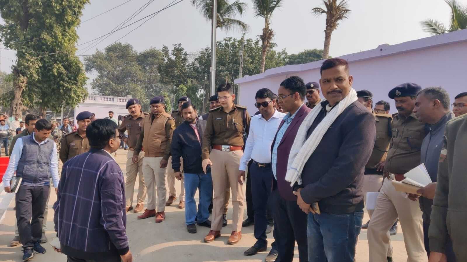 मुख्यमंत्री के आगमन को लेकर सज रहा रणगांव, डीएम व एसपी ने कार्यक्रम स्थल का लिया जायजा