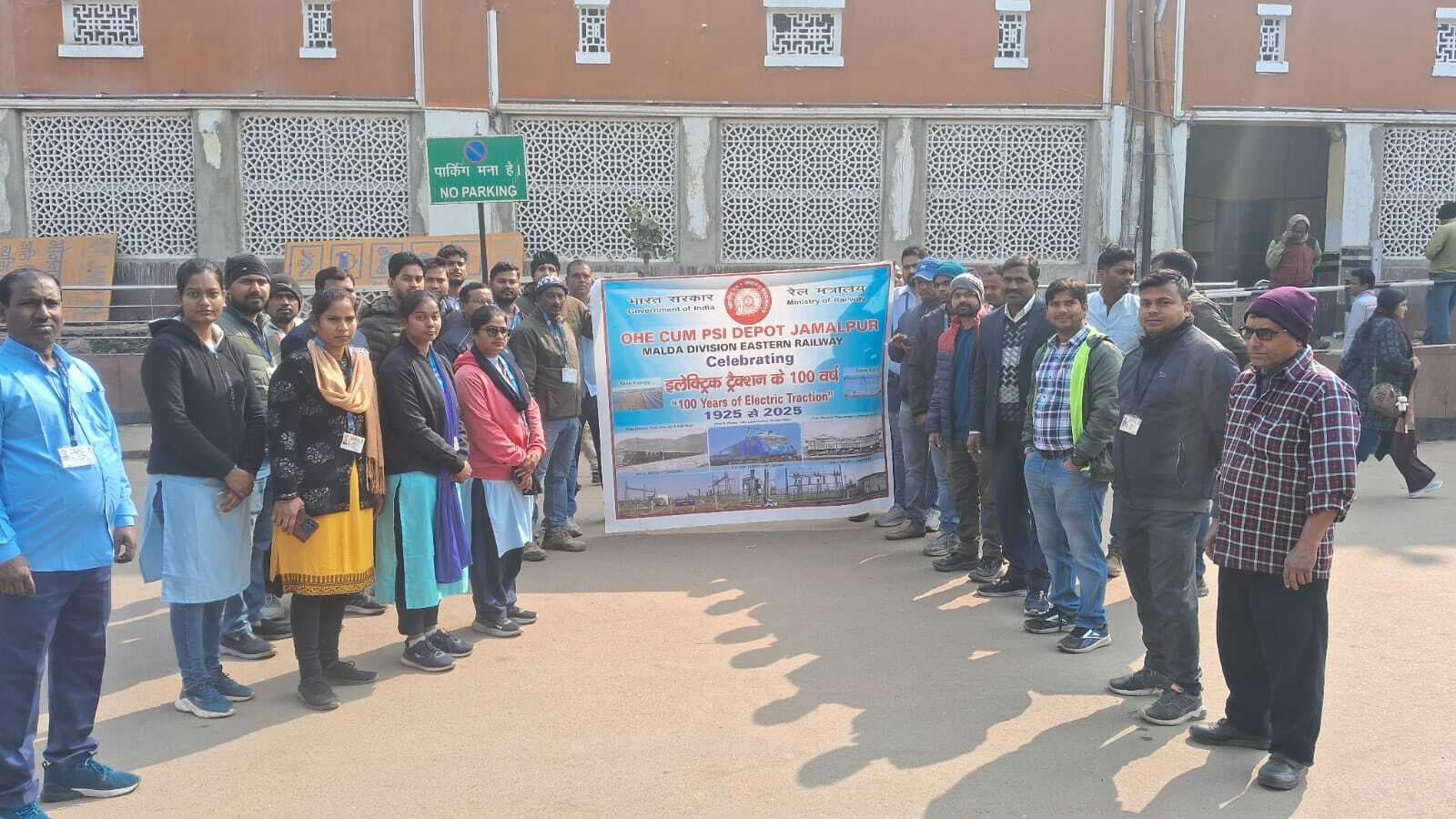 भारतीय रेल में इलेक्ट्रिक ट्रेन परिचालन के 100 वर्ष पूरे होने पर निकाली गयी रैली