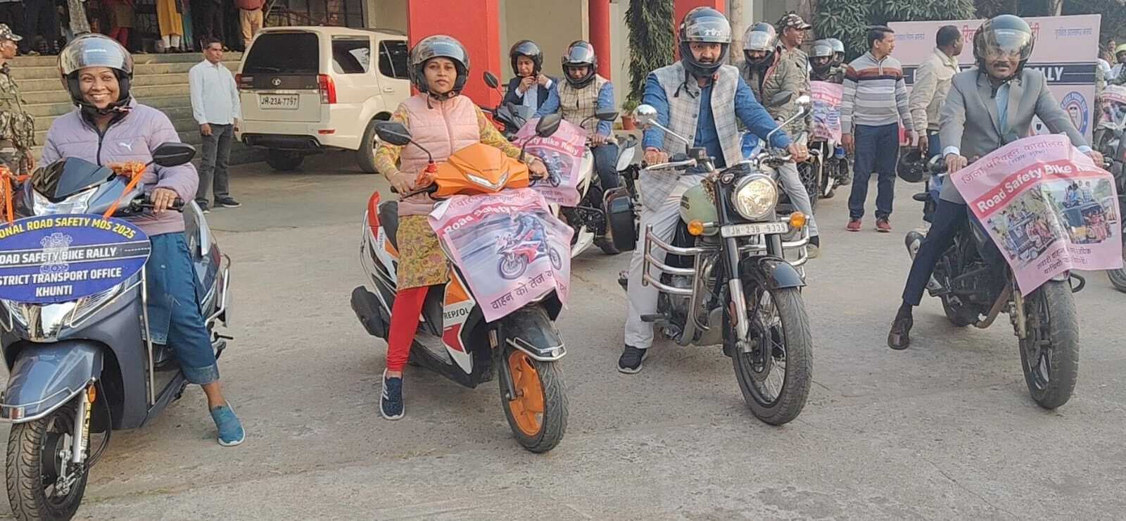 डीसी ने सड़क सुरक्षा के प्रति लोगों को किया जागरूक