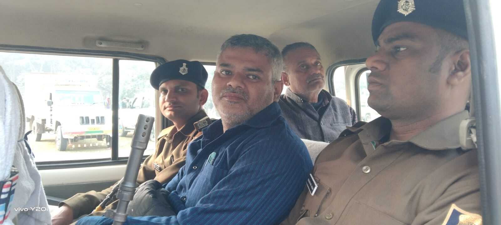 बेतिया में बिचौलिये कर रहे थे वाहनों की फिटनेस जांच