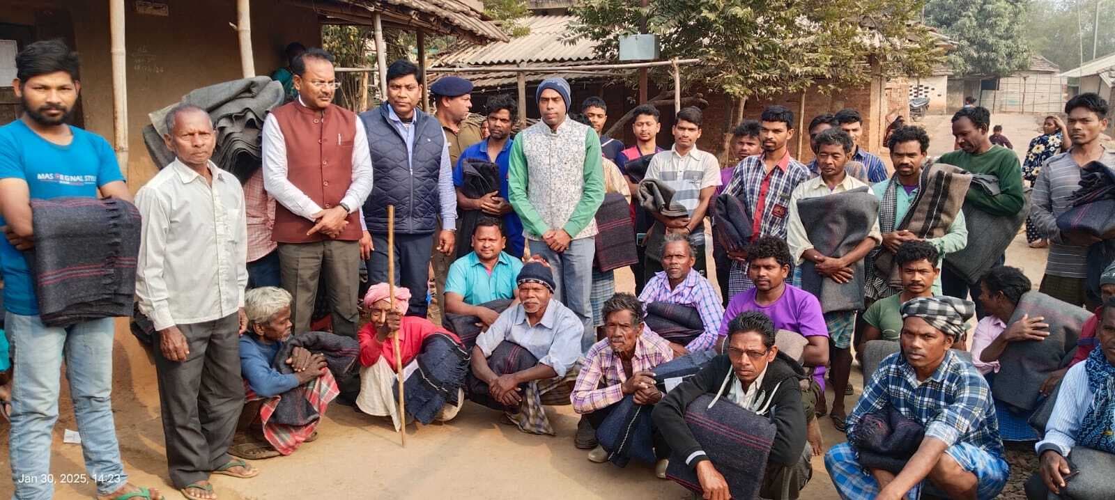 डीडीसी ने पहाड़िया गांवाें का किया दौरा, सुविधाओं की ली जानकारी