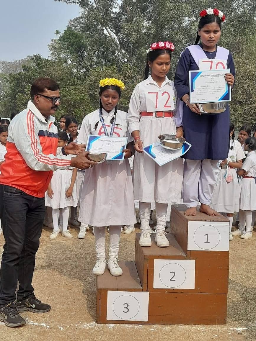 वार्षिक खेलकूद प्रतियोगिता के विजेता सम्मानित