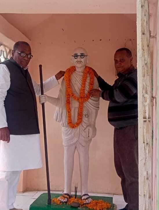 बलुआही बापू पार्क में मनायी गयी राष्ट्रपिता की पुण्यतिथि