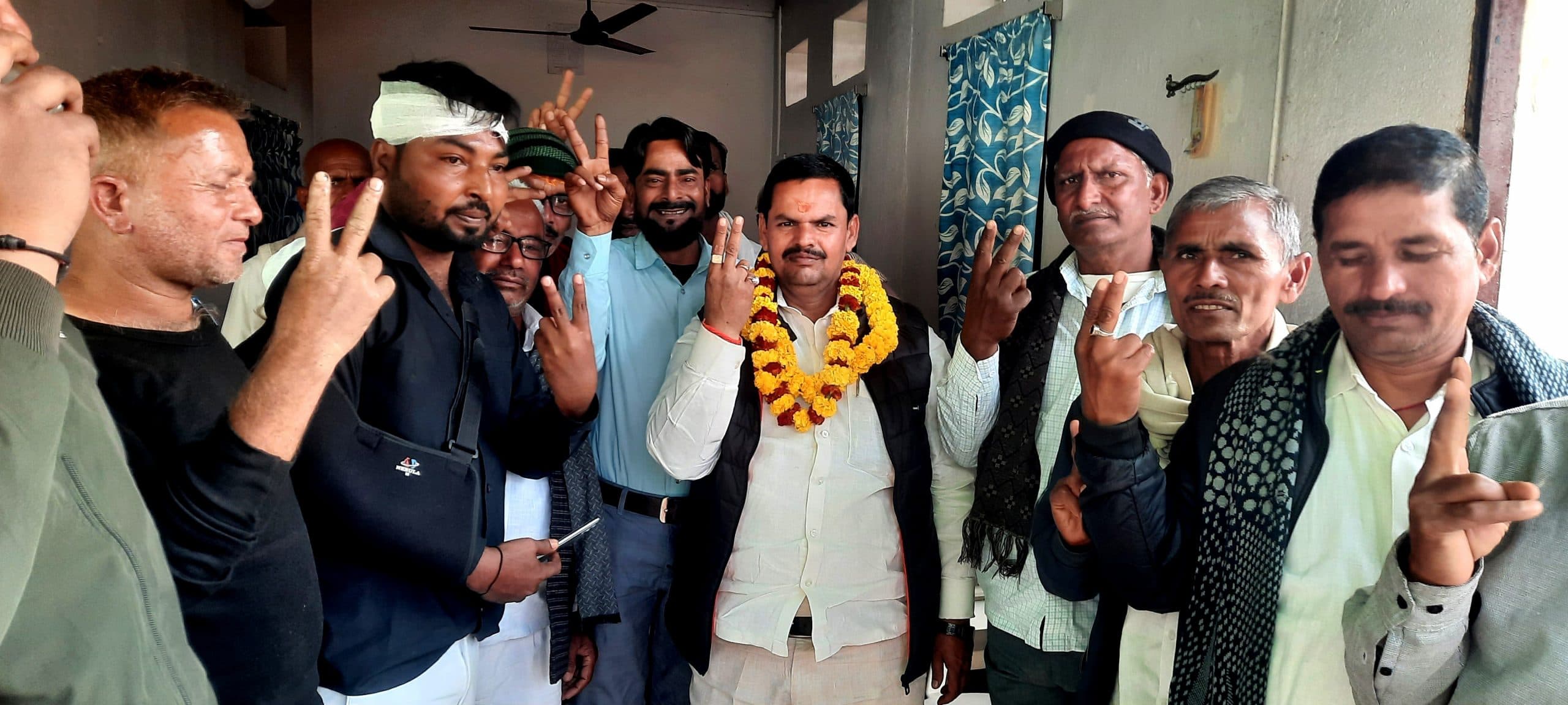 फरहा में पवन यादव, गुनावां में उमेश यादव बने पैक्स अध्यक्ष