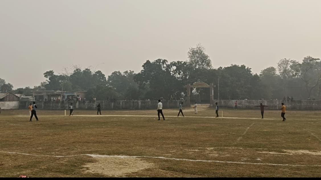 Madhubani News : क्वार्टर फाइनल मैच में सलेमपुर ने रैयाम को हराया