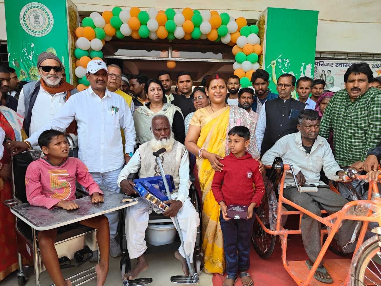 Giridih News :विधायक ने 246 दिव्यांगजनों के बीच किया उपकरण वितरण