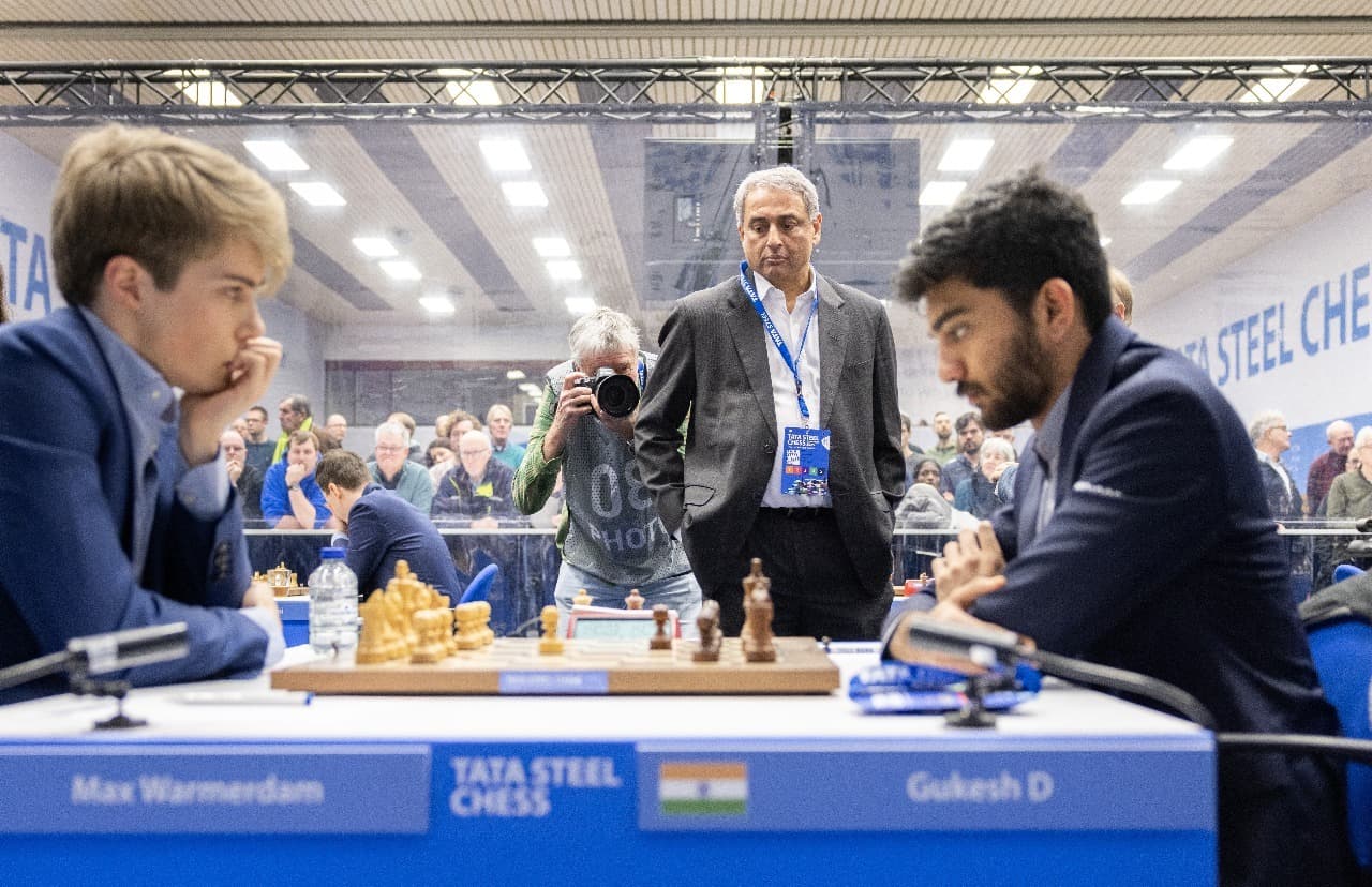chess narenderan : टीवी नरेंद्रन पहुंचे नीदरलैंड, गुकेश की मुलाकात