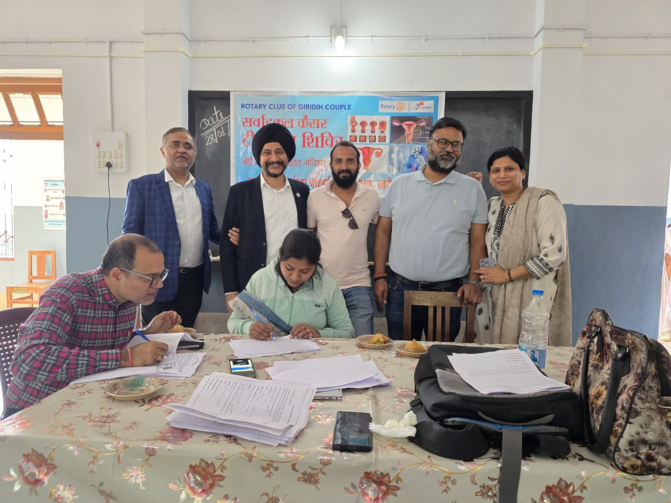 Giridih News: छात्राओं को लगाया गया सर्वाइकल कैंसररोधी टीका