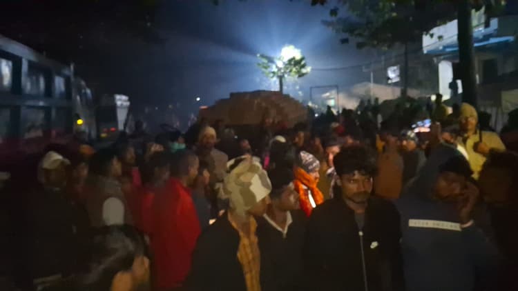 Bhagalpur news सड़क हादसे में बाइक सवार दो जख़्मी, रेफर