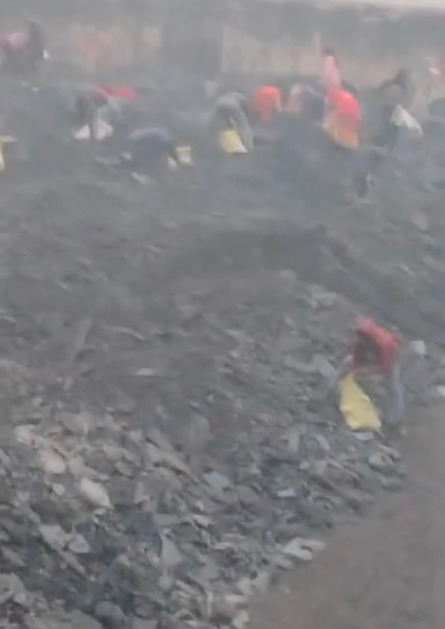 Dhanbad News: इसीएल की हड़ियाजाम कोलियरी से खुलेआम हो रही उत्पादित कोयले की लूट