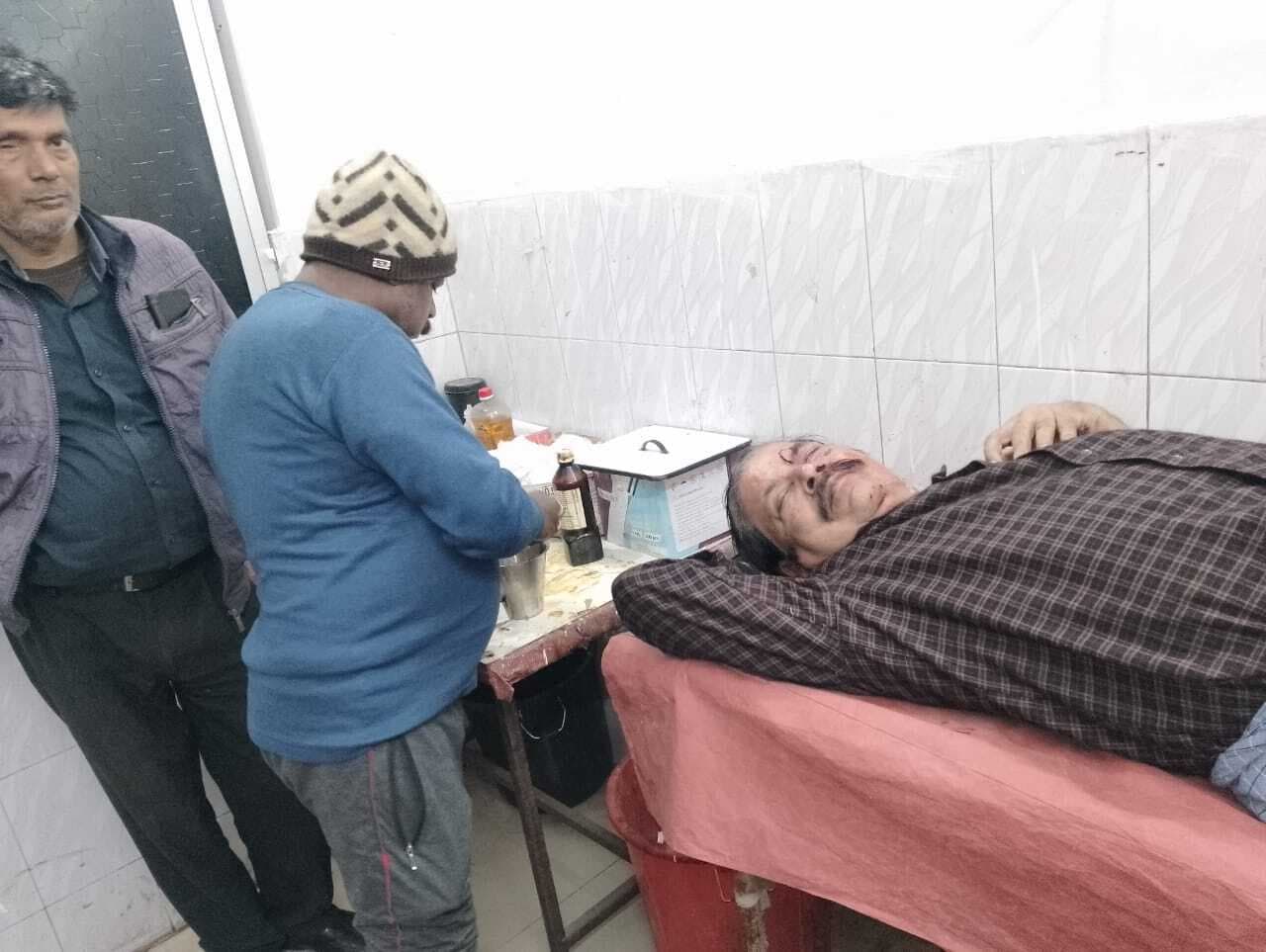 Dhanbad News:दादा-पोती को पालतू कुत्तों ने घेरा, विरोध करने पर मालिक ने घर में घुस कर पीटा