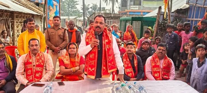 सुखसेना पूर्व चरटोला में प्राणप्रतिष्ठा को लेकर निकली कलशयात्रा