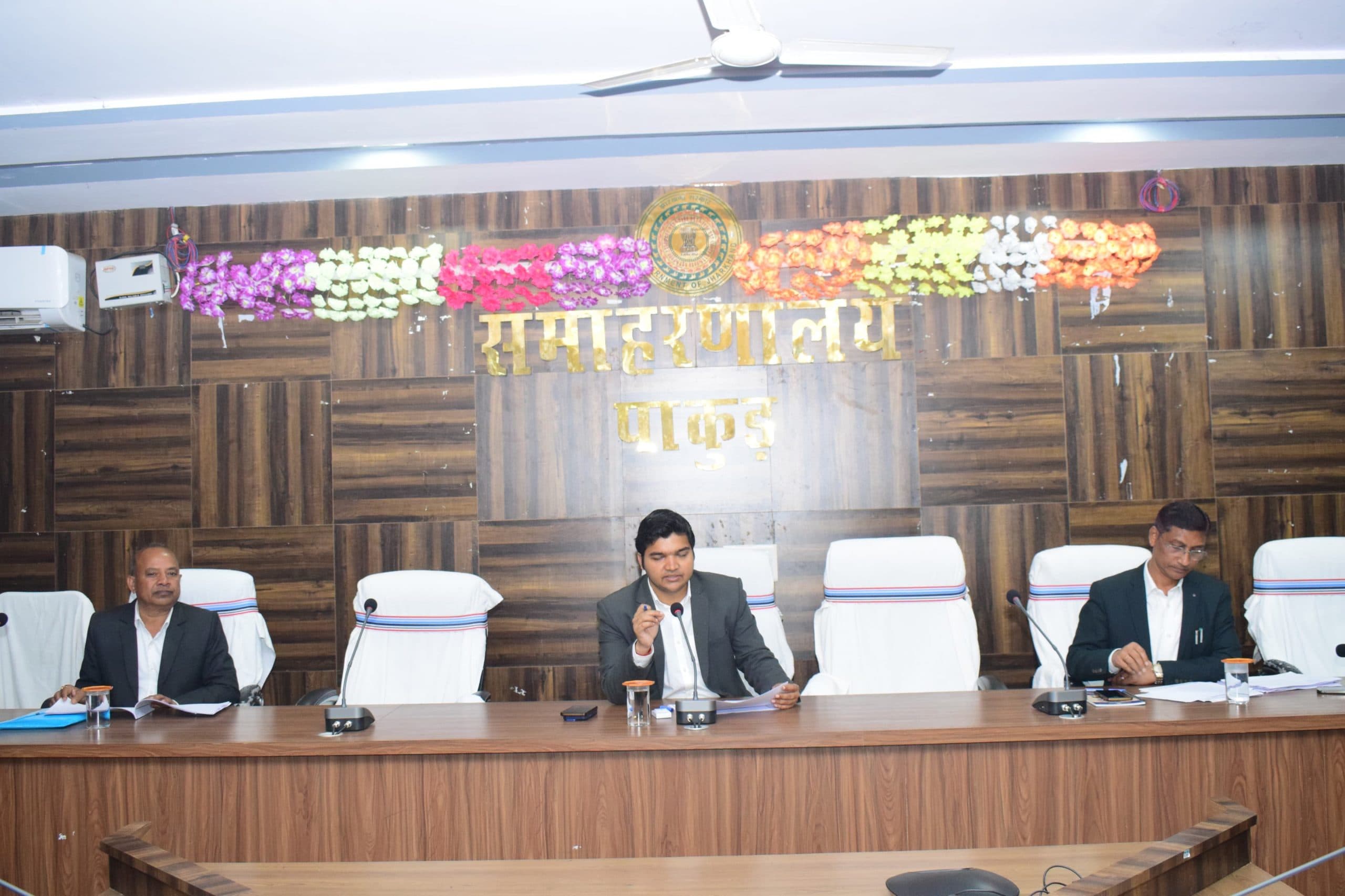 बेरोजगार युवाओं को छोटे व्यवसाय के लिए दिया जायेगा ऋण : डीसी