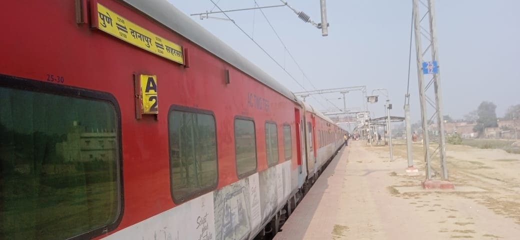 जंक्शन पर प्लेटफार्म खाली नहीं, सहरसा-मानसी रेलखंड के बीच कई ट्रेन फंसी