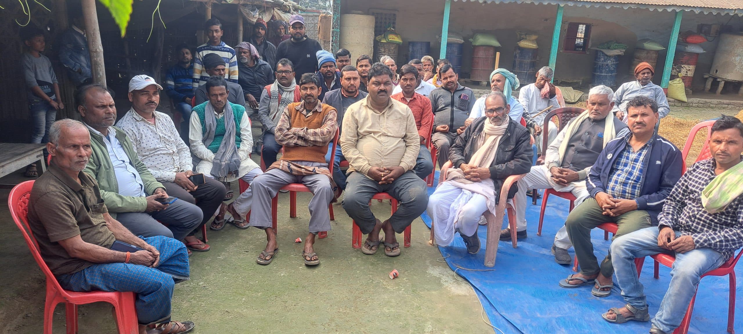 दिव्यांग युवक की संदिग्ध स्थिति में हुई मौत को लेकर जनप्रतिनिधि व ग्रामीणों की हुई बैठक