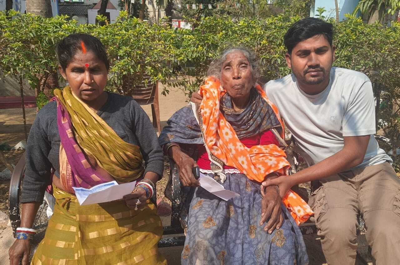 टोनापाथर मोड़ पर टोटो पलटने से दो महिला यात्री घायल