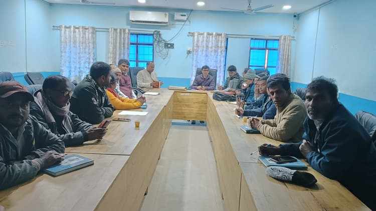 सभी लंबित योजनाओं को अविलंब पूर्ण करें