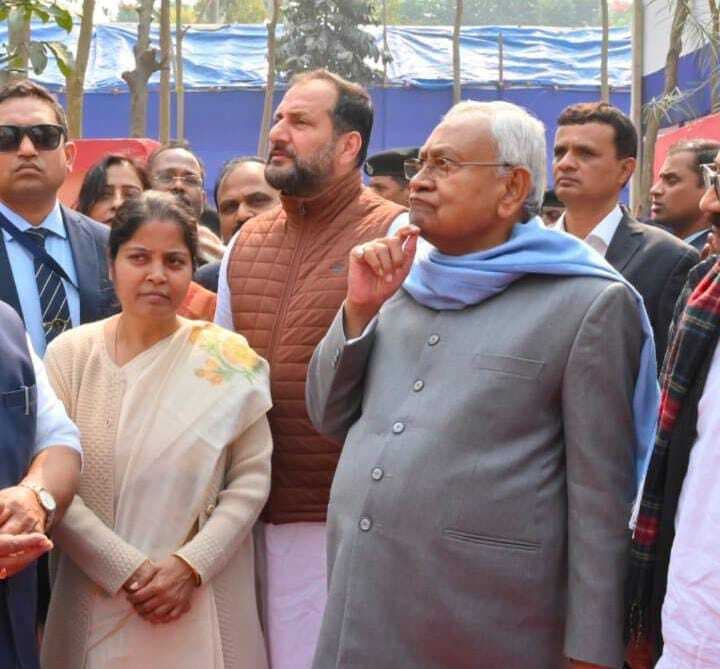 विधायक ने कोढ़ा विधानसभा के मांगों को लेकर सीएम को सौंपा मांग पत्र