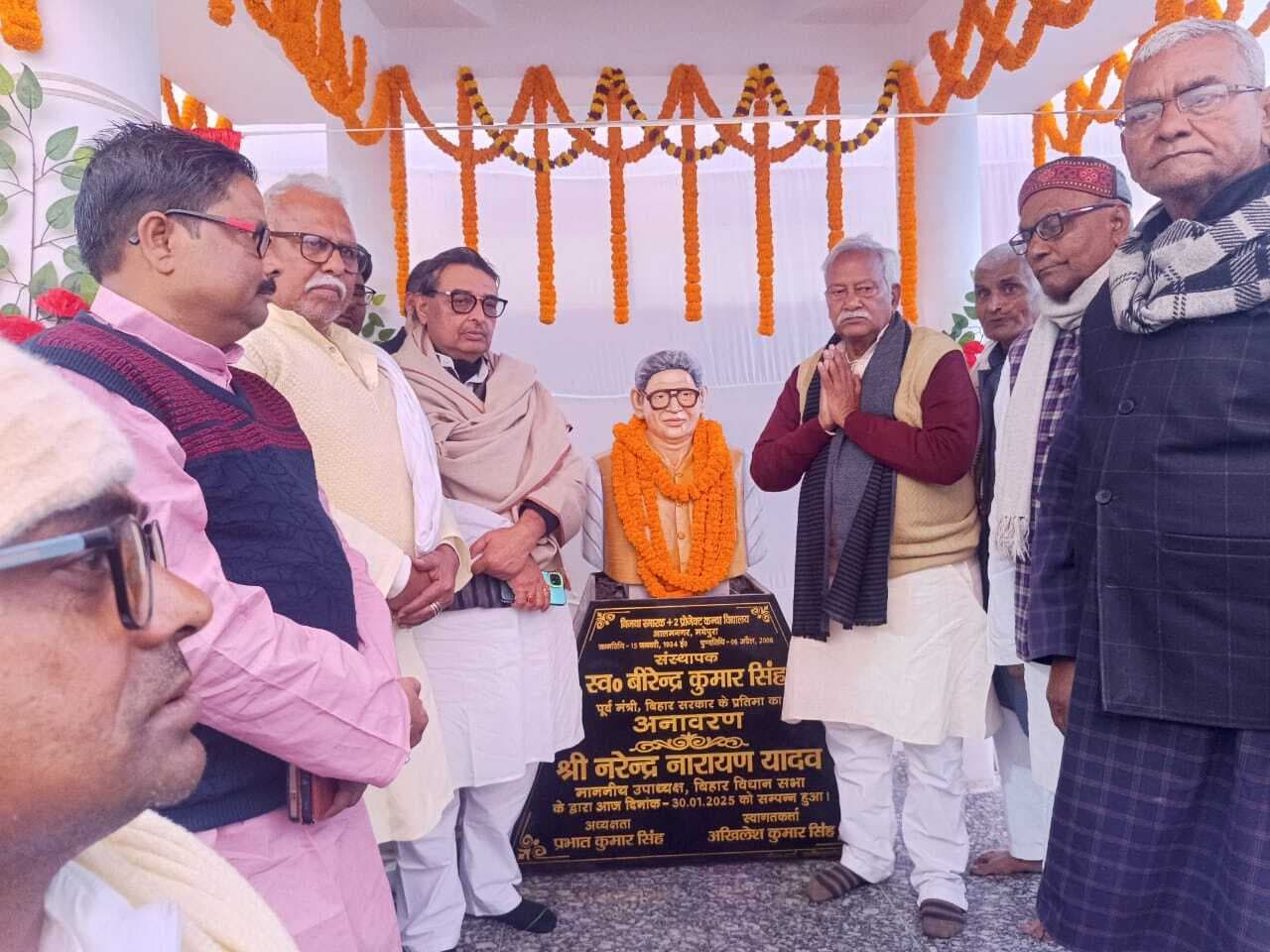 पूर्व मंत्री की आदमकद प्रतिमा का किया अनावरण