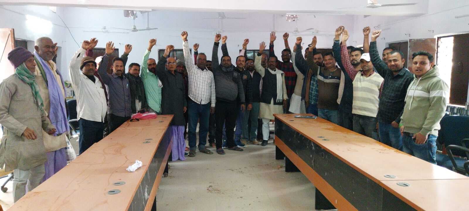 आठ सूत्री मांगों को लेकर डीलर संघ की हुई बैठक