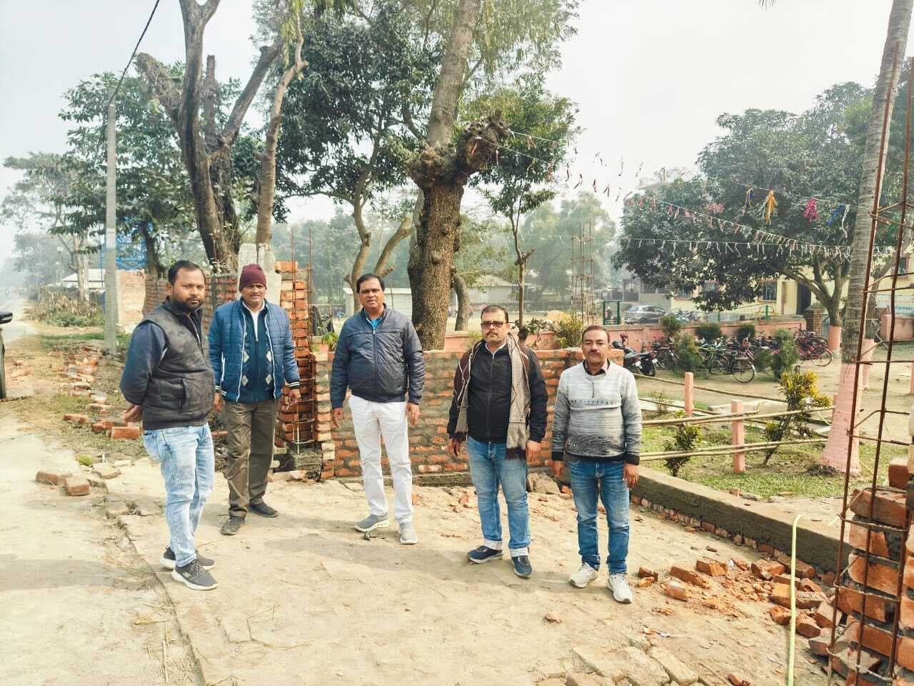 चहारदीवारी निर्माण की पीओ ने की जांच