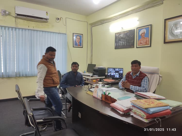 अपर समाहर्ता ने किया अंचल कार्यालय का निरीक्षण