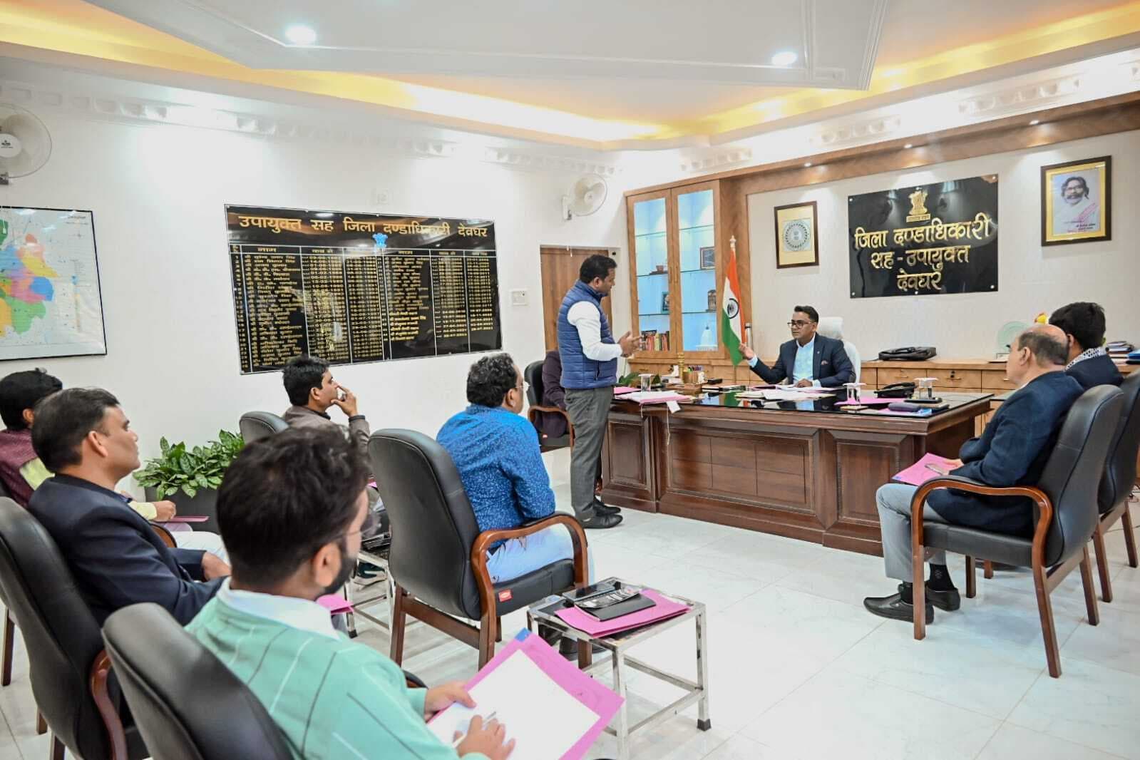 Deoghar News : कला और संस्कृति को बढ़ावा देने के लिए स्थानीय कलाकारों को मिलेगा मंच