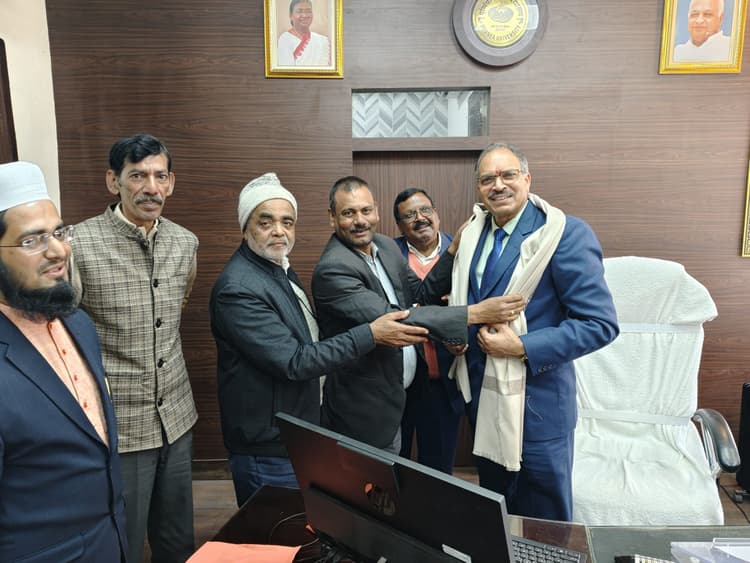 कुलपति प्रो विवेकानंद सिंह का सम्बद्ध डिग्री कॉलेज के प्रधानाचार्य संघ ने किया अभिनंदन