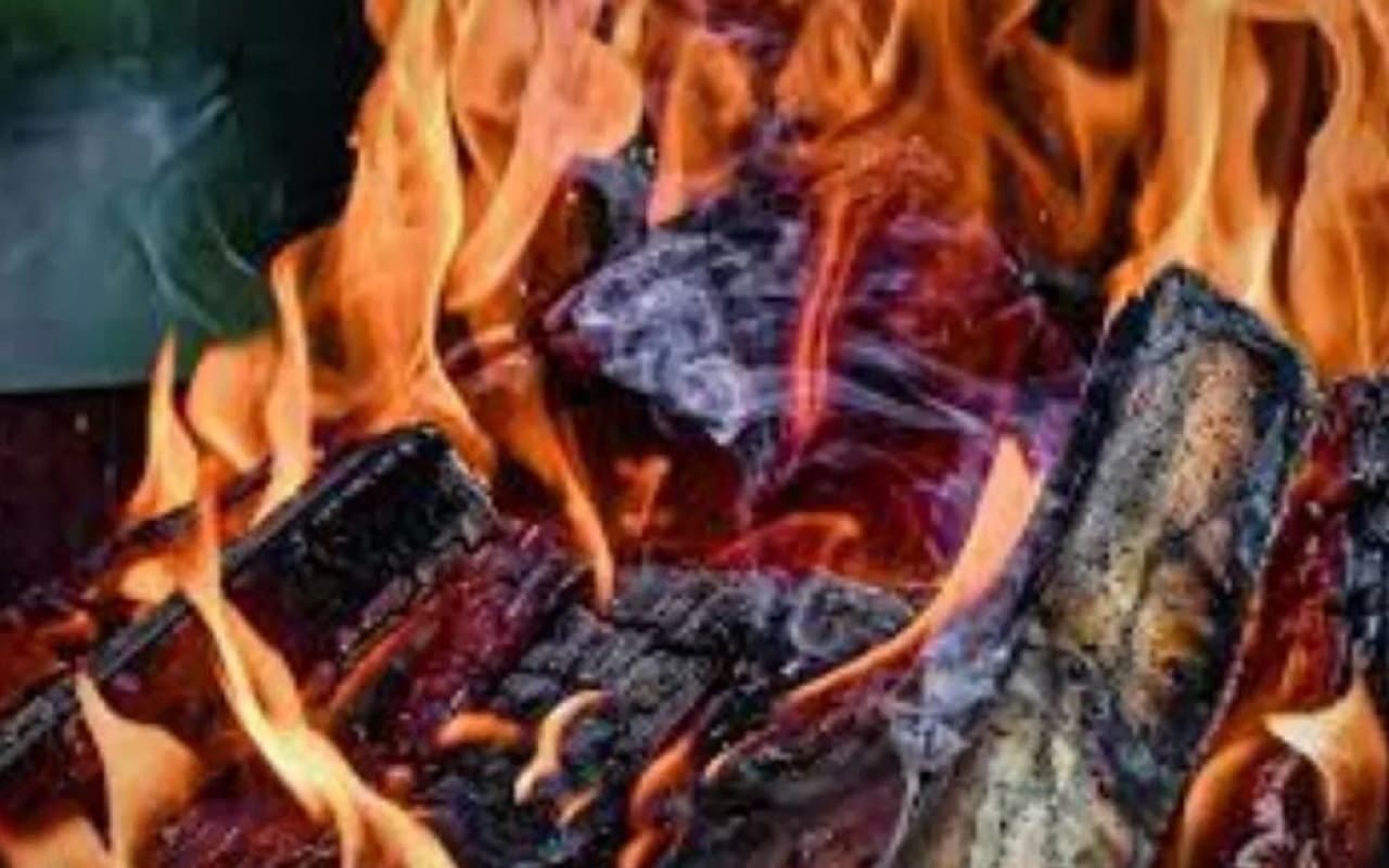 Fire in Muzaffarpur: मुजफ्फरपुर में भीषण अगलगी, क्लब रोड के पिज्जा सेंटर जलकर राख