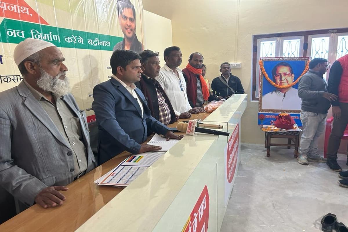 UP News:'मऊ को छोटा लखनऊ बनाना चाहते थे कल्पनाथ राय', जयंती पर घोसी नवनिर्माण मंच ने किया शत्-शत् नमन