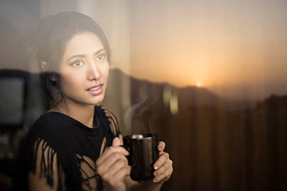 Health Tips: क्या आप जानते हैं सर्दियों में रोजाना एक ग्लास गर्म पानी पीने के फायदे? जानकर चौंक जाएंगे आप