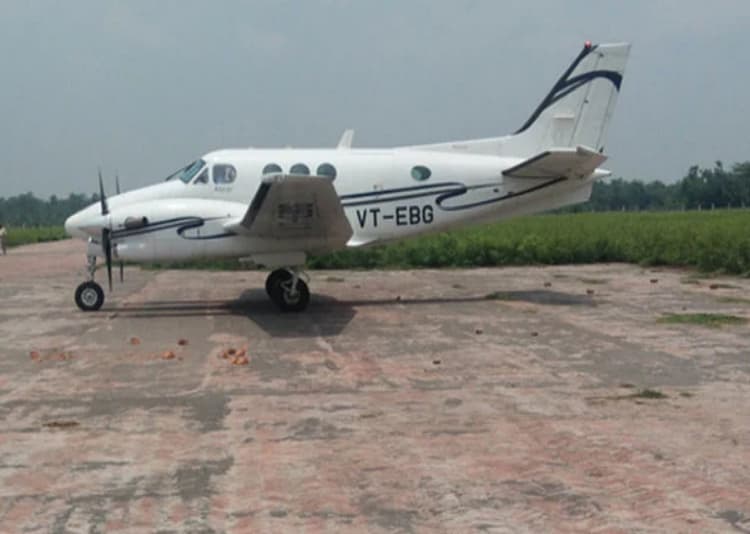 नीतीश कुमार के पायलट कैप्टन विवेक सस्पेंड, प्रगति यात्रा के दौरान लापरवाही पर हुआ एक्शन