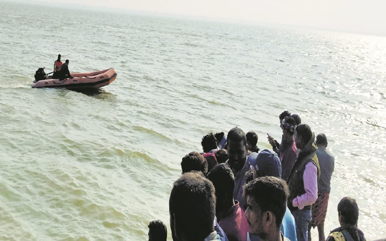 बिहार के कटिहार नाव हादसे में 7 लोग अब भी लापता, साढ़े पांच घंटे बाद पहुंची थी NDRF की टीम