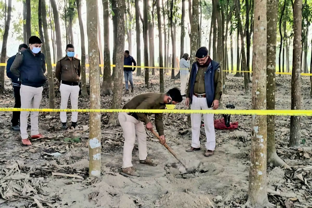 Bihar News: मधेपुरा में मिट्टी में दफन मिला महिला का शव, 12 दिन से थी गायब, 9 महीने पहले हुई थी शादी