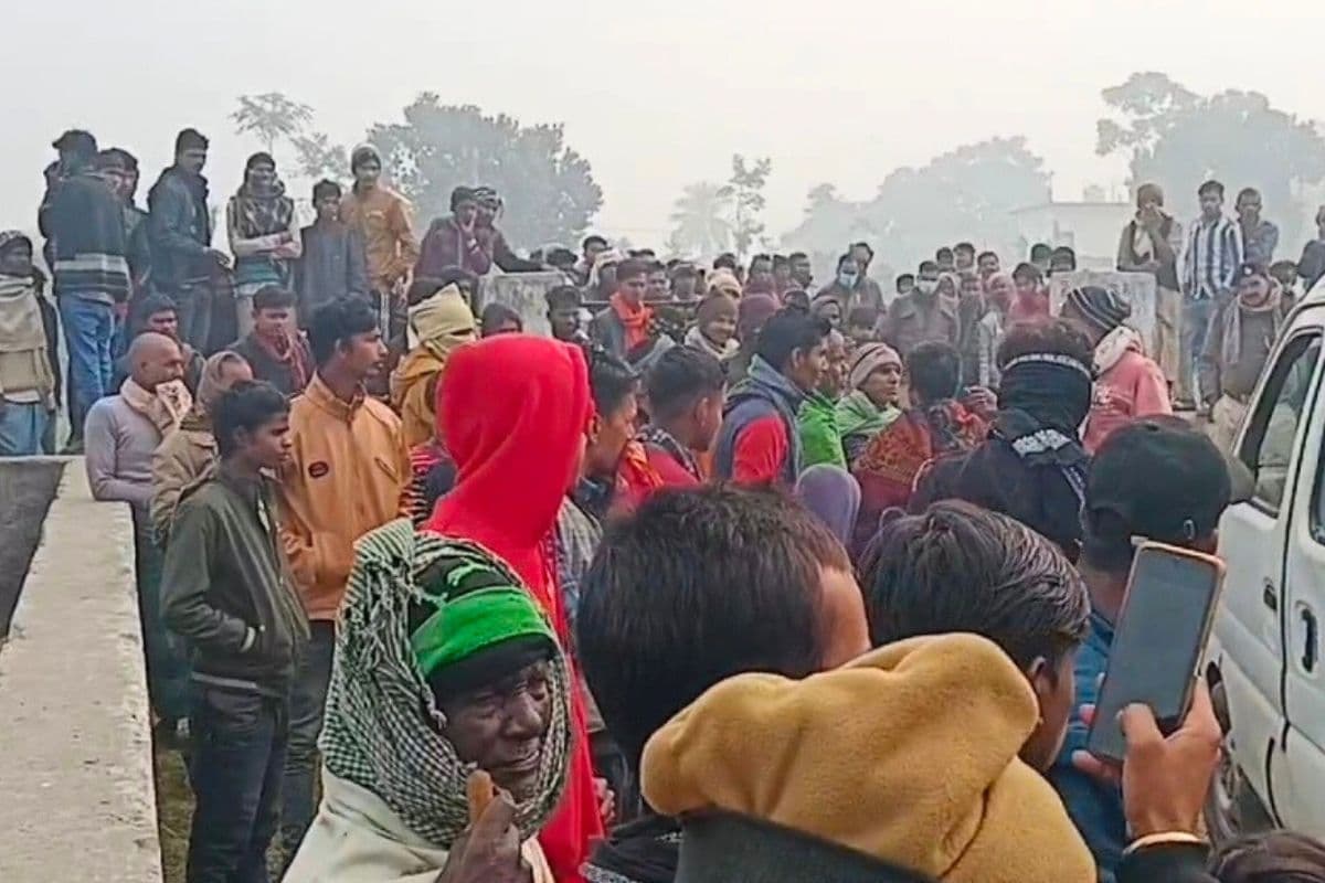 मधेपुरा में कब्र खोदकर पुलिस ने निकाला लड़की का शव, चाचा के साथ वायरल हुआ था अश्लील वीडियो