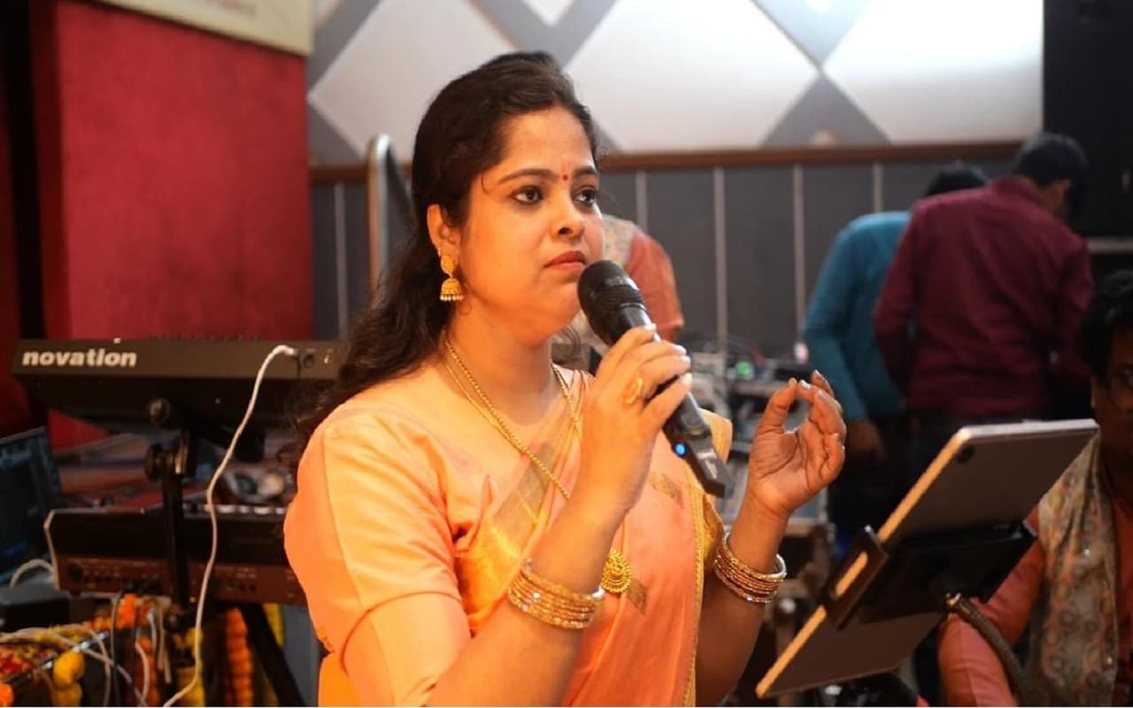 प्रयागराज महाकुंभ में भजन गाएंगी बिहार की बेटी माधवी, अयोध्या राममंदिर कार्यक्रम में भी गूंज चुकी है आवाज